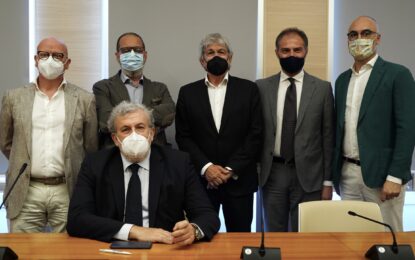 Puglia, vaccinazioni anti Covid nelle aziende: firmato protocollo tra Regione, rappresentanti imprese e sindacati